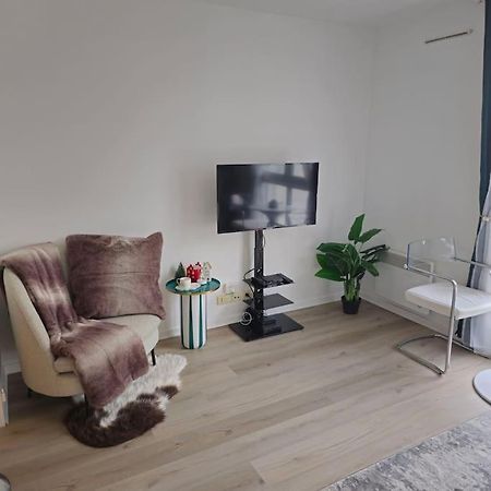 Studio Charmant Et Cosy Rueil-Malmaison Exterior foto